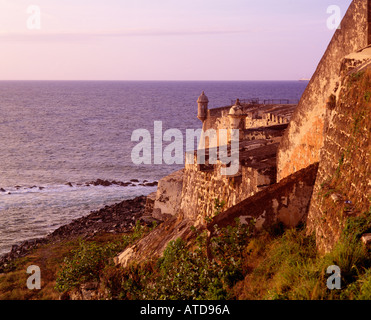 Forteresse El Morro surplombe l'océan à San Juan Puerto Rico Banque D'Images