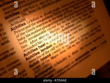 CLOSE UP DE LA PAGE DICTIONNAIRE DÉFINITION DU MOT D'ACHILLE Banque D'Images