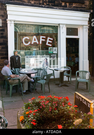 Les PEID CAFE YORKSHIRE ANGLETERRE VILLAGE HOLMFIRTH Banque D'Images