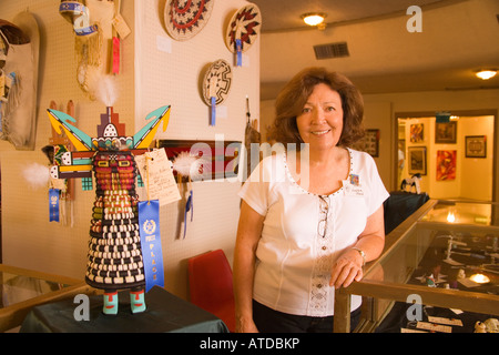 L'exposition-concours travailler dans le hall principal Inter Tribal Gallup Gallup de cérémonie indienne Nouveau Mexique Banque D'Images