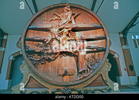 EPERNAY FRANCE, gros plan, grotte à vin de Champagne, Cave, « Pommery » historique en bois sculpté exposé, Reims, fût antique Banque D'Images