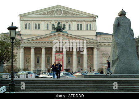 Théâtre Bolchoï Moscou Russie Fédération de Russie et la statue de Karl Marx Banque D'Images