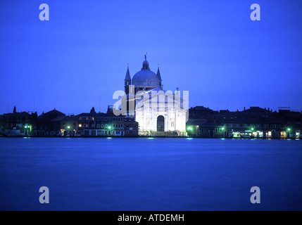 L'église de Palladio Redentore Venise Giudecca nuit à Vénétie Italie Banque D'Images