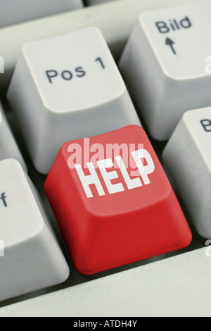 Clavier de l'ordinateur avec la clé de l'aide rouge Banque D'Images