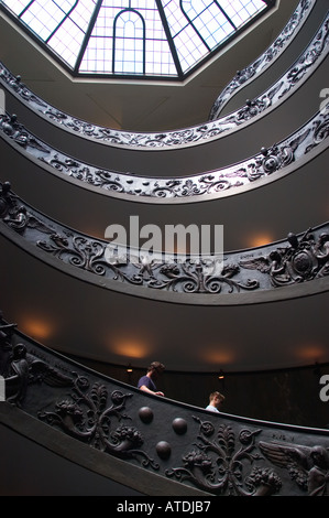 L'escalier en colimaçon au Musées du Vatican Banque D'Images