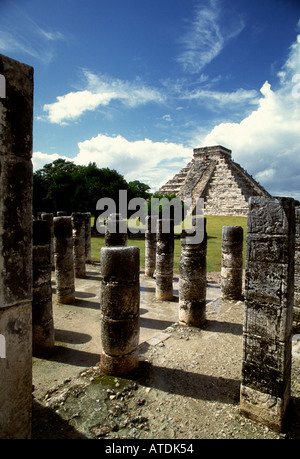 Les Mille Colonnes sur le Temple des Guerriers de Chichen Itza Yucatan Mexique Banque D'Images