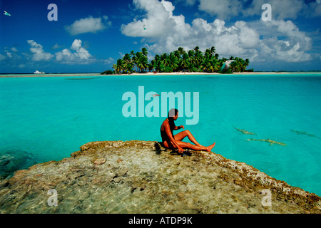Lagon bleu atoll de Rangiroa Polynésie Française Banque D'Images