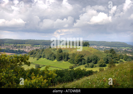 Vue de GLOUCESTERSHIRE UK DE ULEY ENTERRER AVEC M. DOWNHAM HILL LAISSÉ Connu localement comme la variole HILL EN RAISON D'UNE FOIS UTILISÉ EN TANT QU'I Banque D'Images