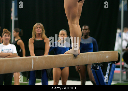 Au cours de la compétition de gymnastique aux Jeux Olympiques Junior l'AUA à Detroit Banque D'Images