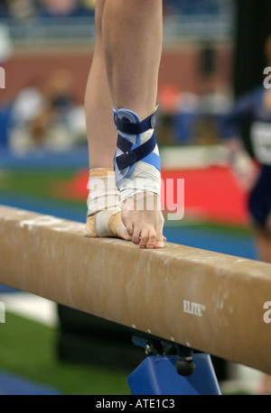 Au cours de la compétition de gymnastique aux Jeux Olympiques Junior l'AUA à Detroit Banque D'Images