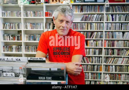 Nick Todd propriétaire de Spillers Records le plus vieux magasin de disques dans le monde établi 1894 Cardiff South Wales UK Banque D'Images