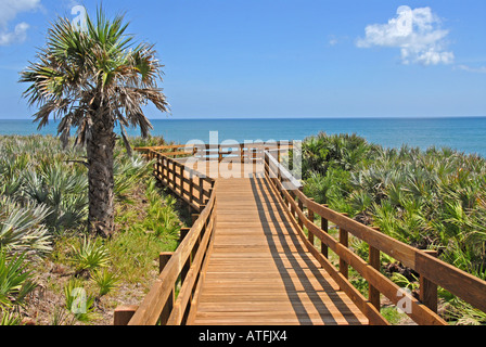 Floride Canaveral National Seashore Boardwalk menant à Atlantic Beach Banque D'Images