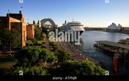 La Reine Victoria paquebot amarré à Circular Quay Sydney Banque D'Images