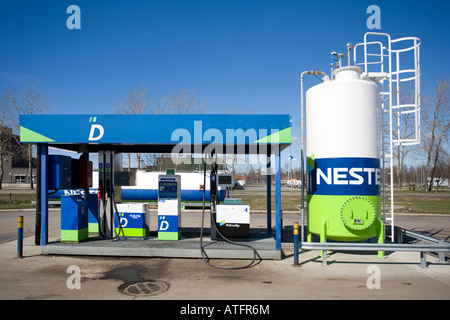 Station de remplissage de gaz naturel et de gazole Neste ( GNC , LGNC ) pour camions et véhicules professionnels , Finlande Banque D'Images