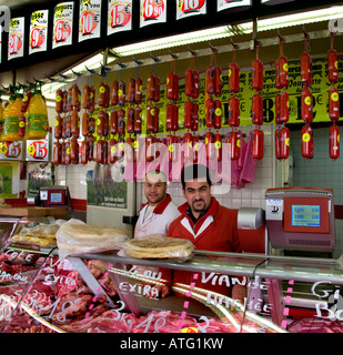 Butcher Barbes Rochechouart quartier arabe de l'Afrique de l'arrondissement de Paris. Banque D'Images