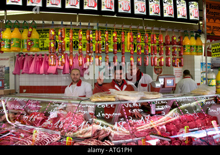 Butcher Barbes Rochechouart quartier arabe de l'Afrique de l'arrondissement de Paris. Banque D'Images