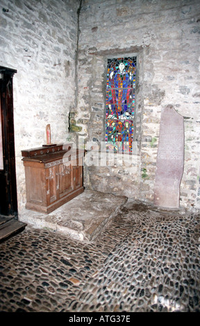 L'intérieur de la petite église sur l'île de Caldey en Pembrokeshire Banque D'Images