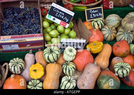 Perpignan, France, STILL Life Farmer's Market aliments biologiques en automne légumes frais sur Afficher les prix locaux des aliments, approvisionnement durable Banque D'Images