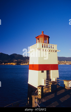 Vue sur phare de Brockton Point Le parc Stanley, Vancouver, British Columbia, Canada Banque D'Images