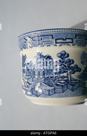 Style de motif saule chine sucrier avec ligne or, demi-Vue latérale Banque D'Images