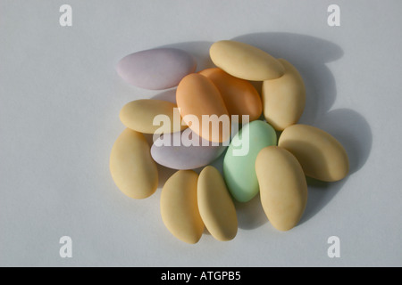 Assortiment de bonbons dragées multicolores Banque D'Images