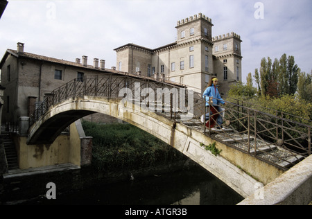 Le plus vieux pont sur le Naviglio dans la province de Milan Banque D'Images