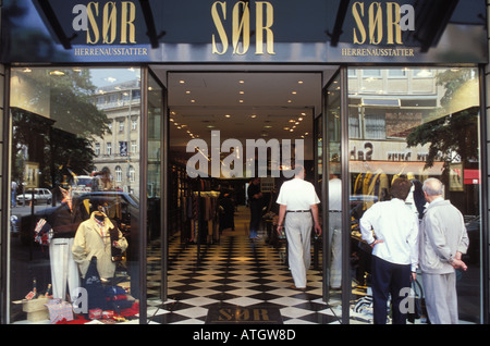 Vitrine et entrée du magasin dors à la rue commerçante kaiserstrasse frankfurt Hesse Allemagne Banque D'Images