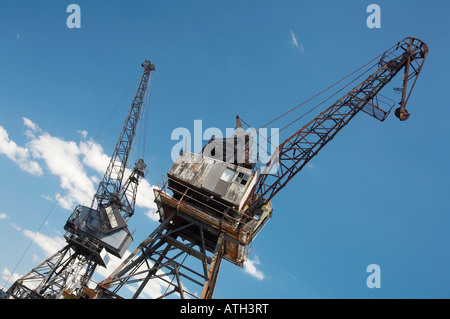 Grues sur le vieux port de Fremantle en Australie occidentale Banque D'Images