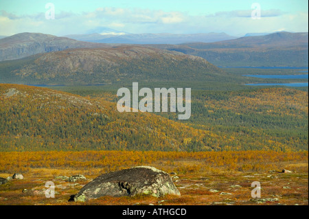 Un automne vue depuis les pentes du mont Jarre vers le Parc National de Padjelanta Laponia nr Jokkmokk Suède Laponie Banque D'Images