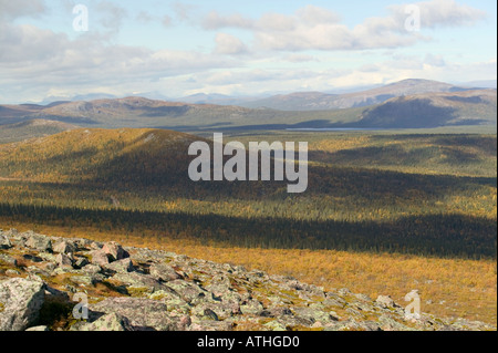 Un automne vue depuis les pentes du mont Jarre vers le Parc National de Padjelanta Laponia nr Jokkmokk Suède Laponie Banque D'Images