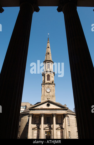 George Street dans la nouvelle ville, Édimbourg, Écosse, Royaume-Uni. L'église de Saint André et Saint George Banque D'Images