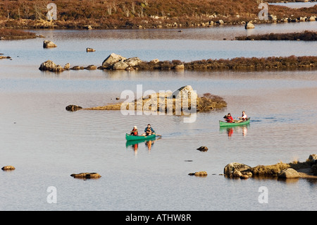 Canoë kayak sur le Loch Ba dans Rannoch Moor. Région de montagnes Grampian Highlands écossais au sud-est de Glencoe, Ecosse, Royaume-Uni Banque D'Images