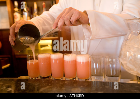 L'apéritif Bellini au Harry's Bar à Venise en Italie, où il a été inventé Banque D'Images