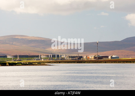 Le terminal de pétrole de la mer du Nord et des réservoirs de stockage sur l'île de Flotta, Scapa Flow, îles Orcades, Ecosse, Royaume-Uni Banque D'Images