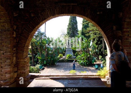 Dans le parc public à Taormina, Sicile, créé par Florence T. Trevelyan à la fin du xixe siècle dans le style anglais Banque D'Images