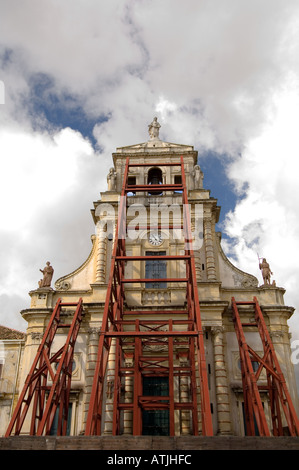 L'église du Sacré Coeur Sacré Coeur -- construit en 1875 et endommagé lors de la dernière éruption de l'Etna en 2002- Santa Venerina Banque D'Images