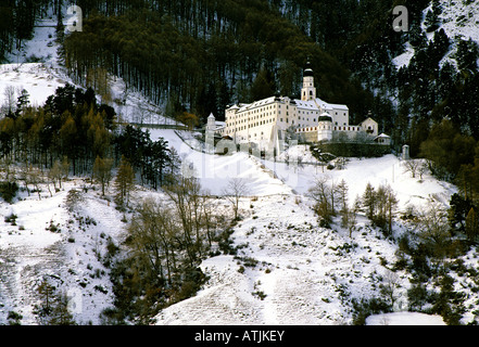 Voir l'abbaye de Monte Maria en hiver, près de malles Venosta . Banque D'Images