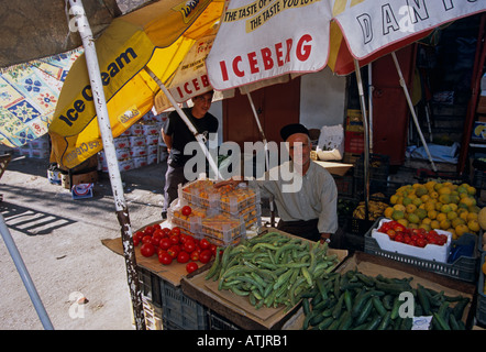 Un vendeur de légumes à Beyrouth Banque D'Images