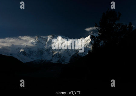 De Lune sur Nanga Parbat, au Pakistan,de Fairy Meadows. Banque D'Images