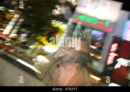 Japon Tokyo un sans-abri dans le quartier Shibuya de Tokyo Japon la ville Jaszczuk Pawel Banque D'Images