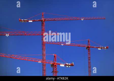 Grues sur chantier de construction de la ville de Leeds, Yorkshire UK Banque D'Images