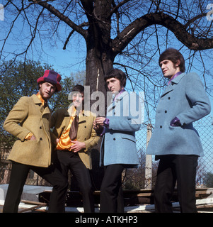 Groupe pop britannique KINKS en 1967. De gauche Dave Davies, Mick Avory, Peter Mühlner Motorsport et Ray Davies. Photo Tony Gale Banque D'Images