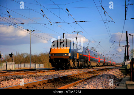 GNER 91 DVT classe Lolham train électrique TVH Peterborough Cambridgeshire East Coast Main Line England UK Banque D'Images