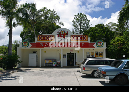 Une bouteille de bière australienne typique boutique alcool liquor store Yorkeys Knob Queensland Cairns Banque D'Images