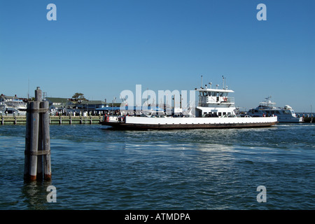 L'Mashomack ferry vechicle Greenport approche Long Island New York USA Banque D'Images