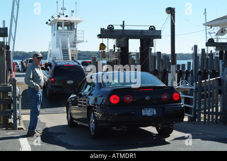 Le véhicule de chargement à Mashomack ferry Greenport Long Island New York USA Banque D'Images