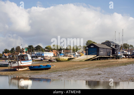 WEST MERSEA LIFEBOAT HOUSE À marée basse. Près DE COLCHESTER ESSEX Banque D'Images