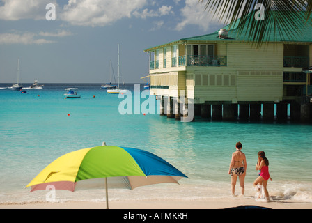 Plage de galets, la Barbade Caraïbes Banque D'Images