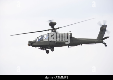 Hélicoptère Apache AH-64D Longbow dans broadside port vol Banque D'Images