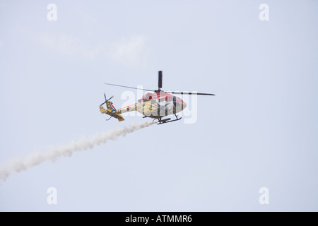 Alh hélicoptère Dhruv vole à Farnborough Banque D'Images